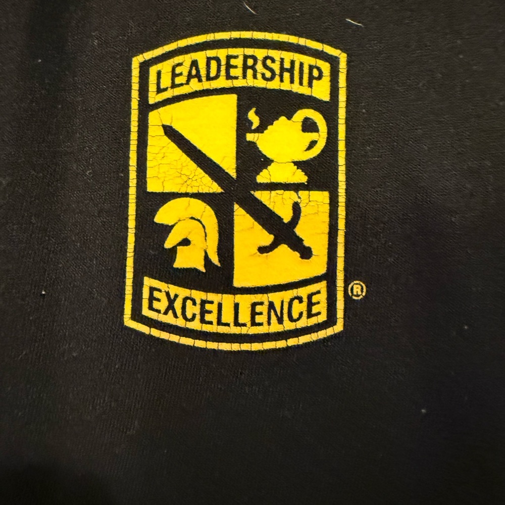 U.S. Army T-Shirt Small Black Leadership Excellence Physical Training PT Workout - Picture 3 of 8